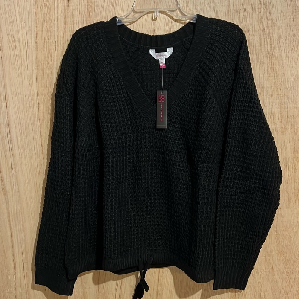 NO BOUNDARIES NWT black v-neck sweater with drawstring at bottom